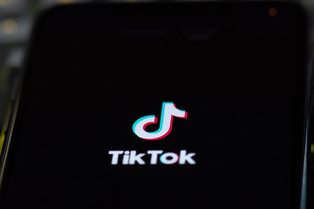 TikTok w marketingu marki: poradnik i strategie reklamowe